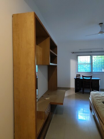 Furnished Amenities in 3 BHK Apartment at Halasuru – for Rent