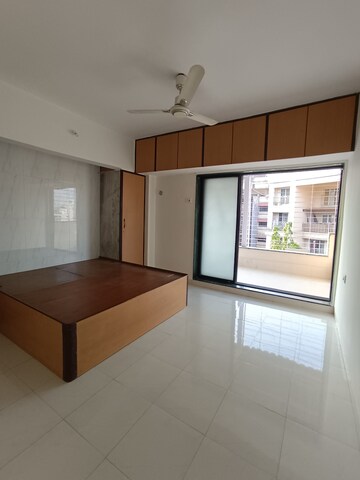 Room in 1 BHK Apartment at Panch Pakhadi – for Rent