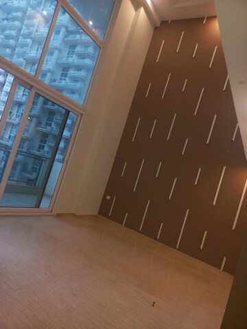 Furnished Amenities in 3 BHK Apartment at Mahagun Mezzaria, Sector 78 – for Rent