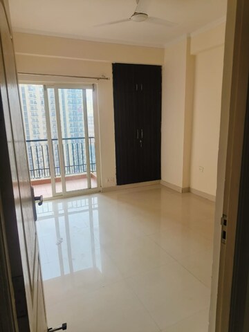 Room in 1 BHK Apartment at Maxblis Grand Kingston, Sector 75 – for Rent