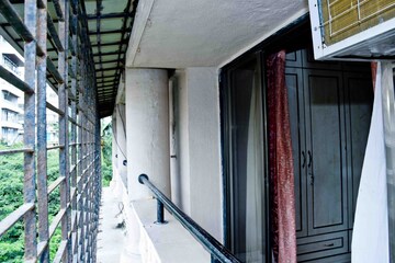 Building Lobby in 3 BHK Apartment at Grace Residency Bandra, Bandra West – for Sale