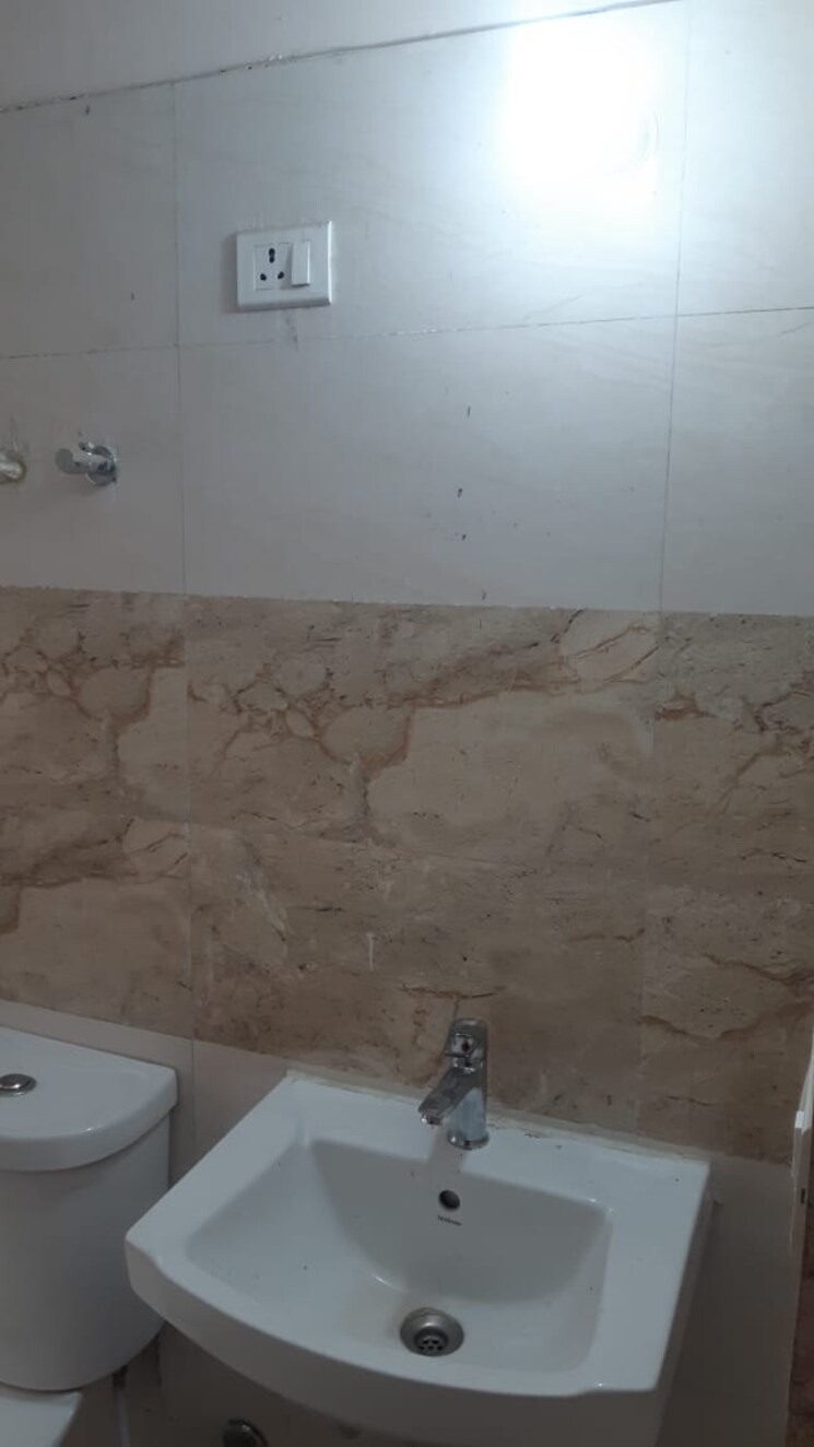 Bathroom, amrapali-golf-homes 3 Bedroom 1595 Sq.Ft. Apartment In Sector 4 Greater Noida Greater Noida 8074777