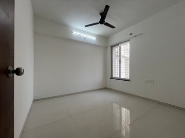 Room in 2 BHK Apartment at Prathamesh Excellencia, Tathawade – for Rent