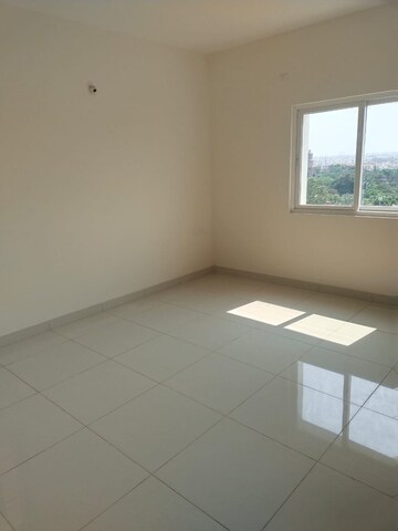 Room in 2 BHK Apartment at Prestige North Point, Kammanahalli – for Sale