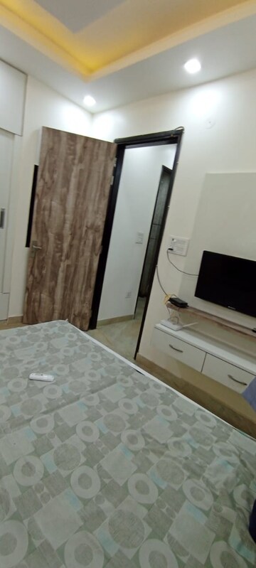 Bathroom in 1.5 BHK Builder Floor at Rohini Sector 24 – for Rent