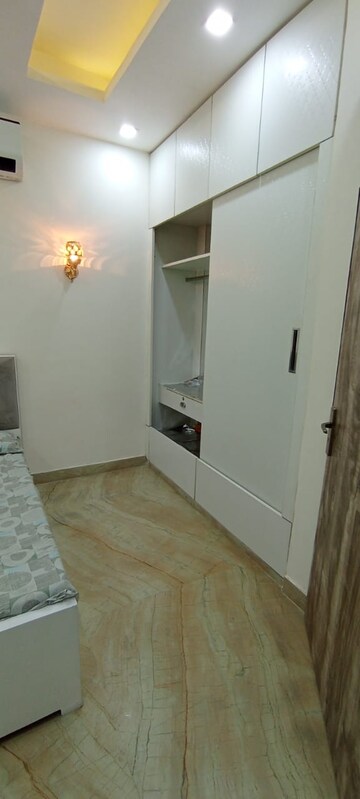 Bathroom in 1.5 BHK Builder Floor at Rohini Sector 24 – for Rent
