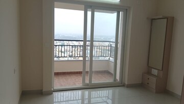Room in 3 BHK Apartment at Pashmina Waterfront, Old Madras Road – for Rent