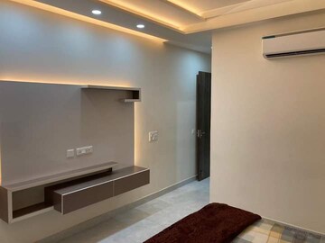 Room in 3 BHK Builder Floor at Ansal Sushant Lok I, Sector 43 – for Rent