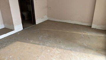 Room in 3 BHK Apartment at Amrapali Golf Homes, Sector 4, Greater Noida – for Rent