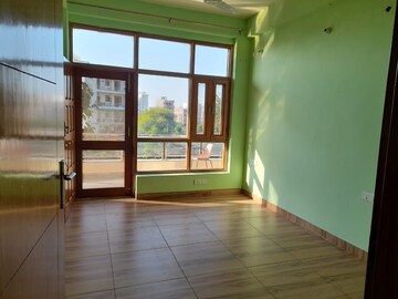 Room in 2 BHK Apartment at Settlers India, Sector 57 – for Rent