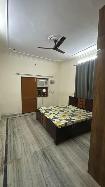 Bedroom in 3 BHK Builder Floor at Ardee City, Sector 52 – for Rent