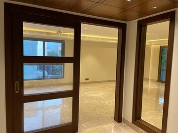 Room in 4 BHK Apartment at Vasant Vihar – for Sale