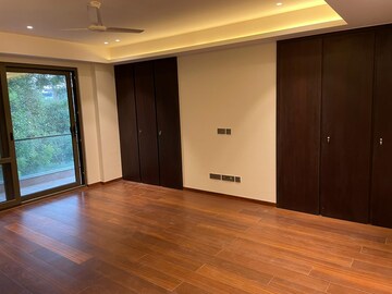 Room in 4 BHK Apartment at Vasant Vihar – for Sale
