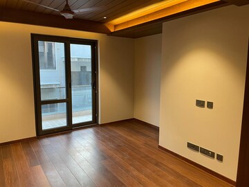 Room in 4 BHK Apartment at Vasant Vihar – for Sale