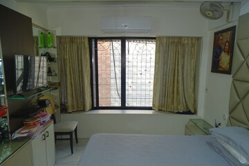 Bedroom in 3 BHK Apartment at Khar West – for Sale