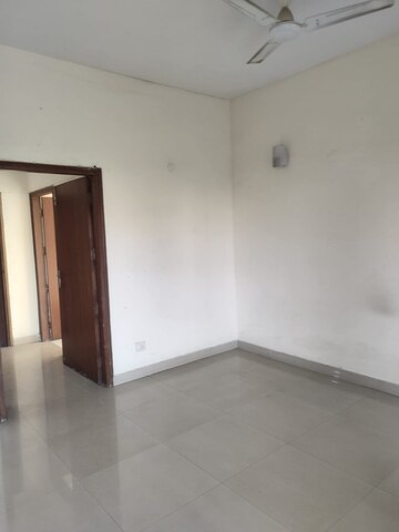 Room in 3 BHK Apartment at Ardee City Palm Grove Heights, Sector 52 – for Rent