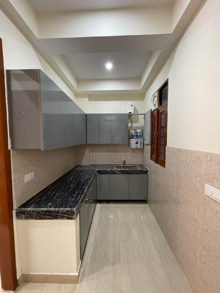Kitchen, sector 42 2 Bedroom 160 Sq.Yd. Builder Floor In Sector 42 Gurgaon 8075042