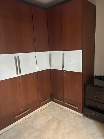 Furnished Amenities in 4 BHK Apartment at Vasant Vihar – for Rent