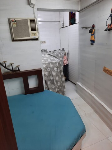 Team Area in 3 BHK Apartment at United Classic, Bandra West – for Sale