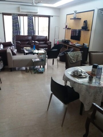 Team Area in 3 BHK Apartment at Bandra West – for Sale