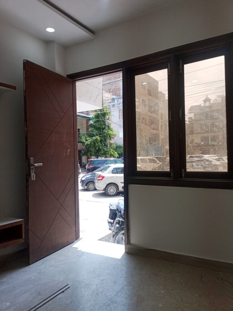 Room, rohini sector 24 2 Bedroom 60 Sq.Mt. Builder Floor In Rohini Sector 24 Delhi 8075168