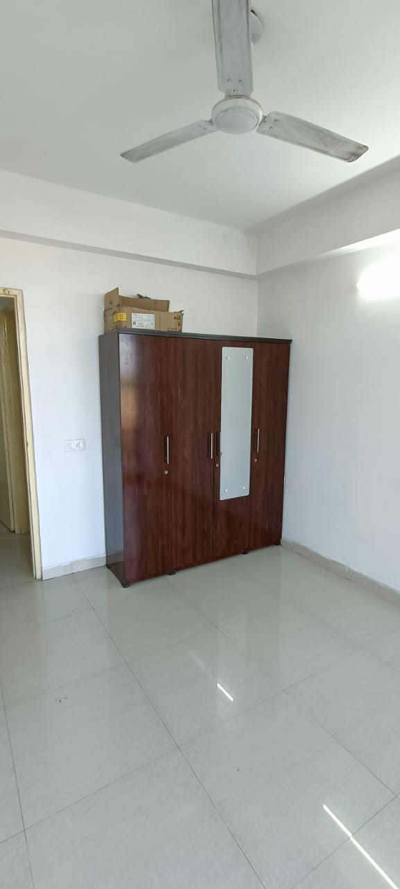 1 BHK + Extra Room Apartment For Sale in Signature Global Synera