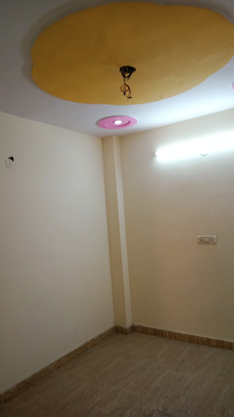 undefined, burari Commercial Warehouse 50 Sq.Yd. In Burari Delhi 8075188