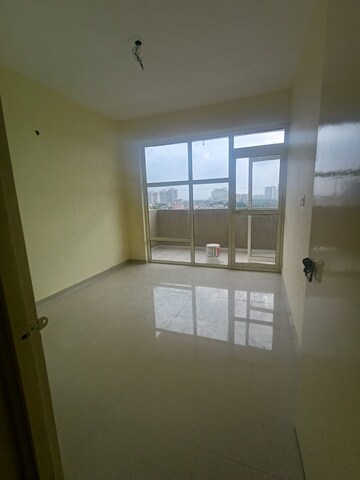 Room in 2 BHK Apartment at Pyramid Elite, Sector 86 – for Rent