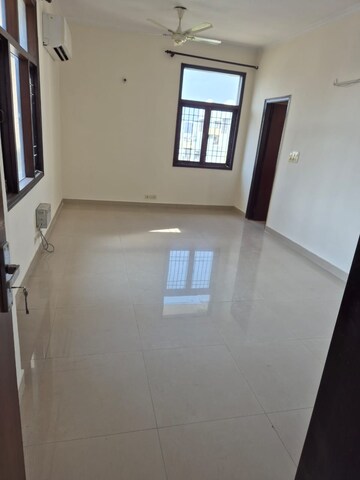 Room in 3 BHK Apartment at Clarion The Legend, Sector 57 – for Rent