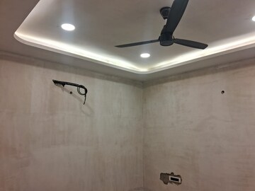 Furnished Amenities in 4 BHK Apartment at DLF Royale Residences, Dlf Phase I – for Rent