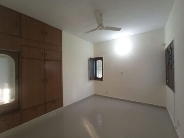 Room in 2 BHK Builder Floor at Vasant Kunj – for Rent