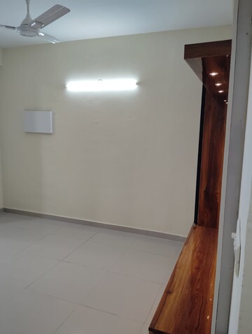 Room in 2 BHK Apartment at Signature Orchard Avenue 2, Sector 93 – for Rent