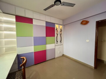 Room in 2.5 BHK Apartment at Provident Harmony, Thanisandra Main Road – for Rent