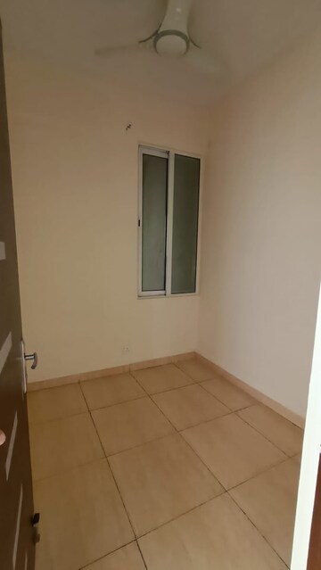 Room in 3 BHK Apartment at Gaur Saundaryam, Tech Zone 4 Greater Noida – for Rent