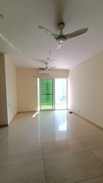 Room in 3 BHK Apartment at Gaur Saundaryam, Tech Zone 4 Greater Noida – for Rent