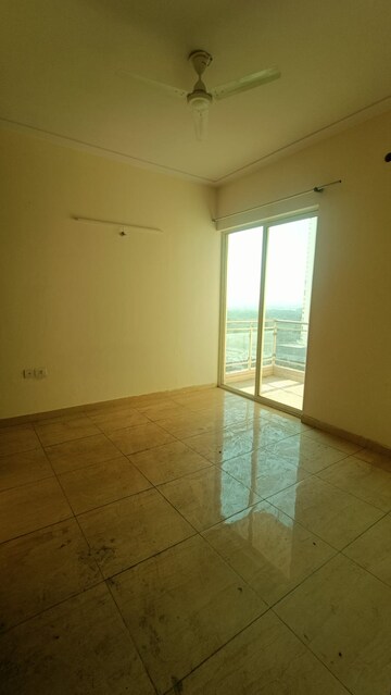 Room in 3 BHK Apartment at Gaur Saundaryam, Tech Zone 4 Greater Noida – for Rent