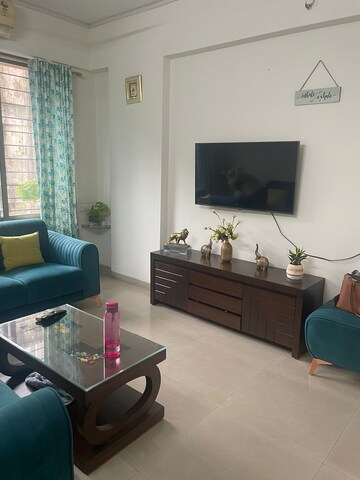 Living Room in 2 BHK Apartment at Chembur – for Rent