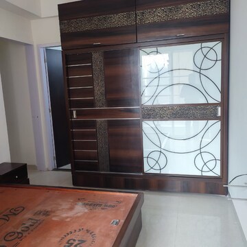 Room in 3 BHK Apartment at Shreepati Group Castle, Khetwadi – for Rent