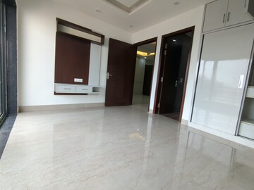 Room in 4 BHK Builder Floor at Unitech South City II, Sector 50 – for Sale