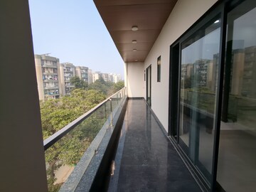Building Lobby in 4 BHK Builder Floor at Unitech South City II, Sector 50 – for Sale