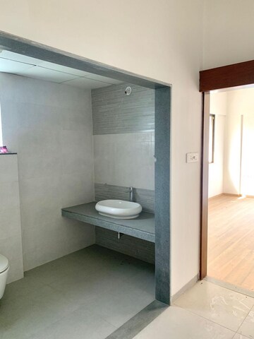 Room in 6 BHK Apartment at Gera Isle Royale, Bavdhan – for Rent