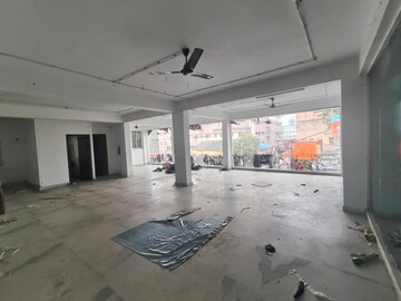Parking in  Showroom at Park Street – for Rent