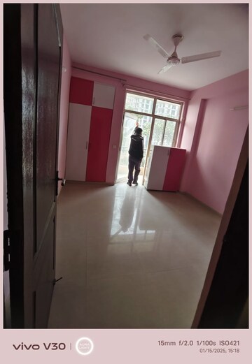 Room in 2 BHK Apartment at Gomti Nagar – for Rent