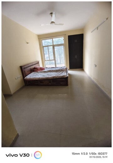 Room in 2 BHK Apartment at Gomti Nagar – for Rent