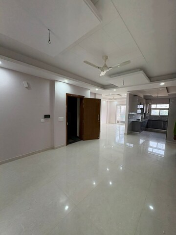 Room in 2 BHK Builder Floor at Sector 57 – for Sale