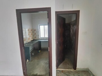 Furnished Amenities in  Showroom at Park Street – for Rent