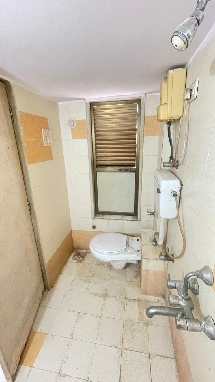 Bathroom, gaurav-valley 1 Bedroom 450 Sq.Ft. Apartment In Mira Road Thane 8075732