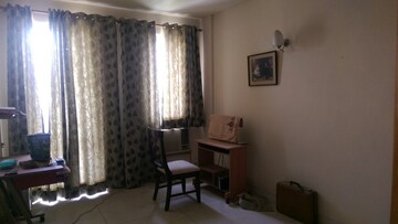 Living Room in 4 BHK Apartment at DLF Trinity Towers, Dlf Phase V – for Rent