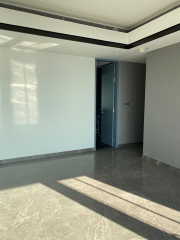 Room in 4 BHK Apartment at Lodha Trump Tower, Worli – for Rent