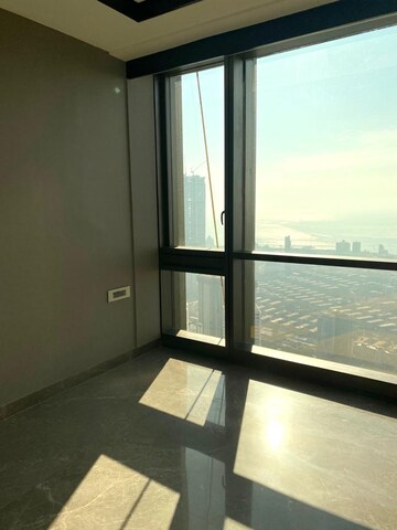 Room in 4 BHK Apartment at Lodha Trump Tower, Worli – for Rent